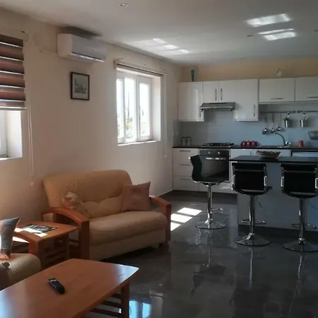 Webooking Garden House 1 * Kivisil